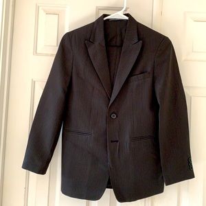 Boys Perry Ellis 2 piece black/navy/white penstriped suit, size 14 REG.